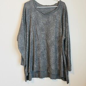 Chic Gray Women's Leopard Sweatshirt